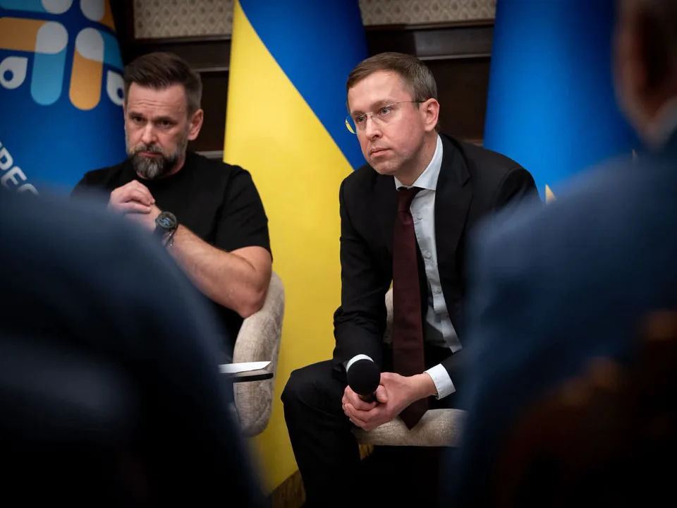 Уряд комунікує з керівниками громад 